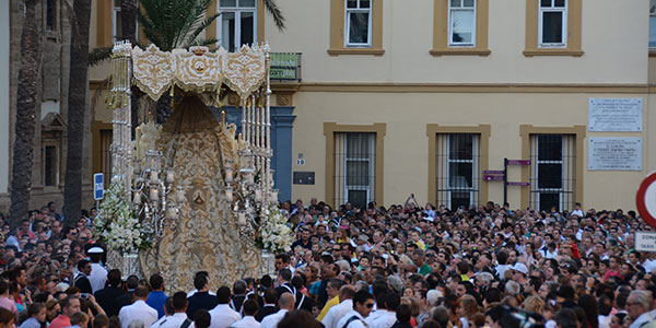 Virgen del Cármen de Cádiz a su salida de la Catedral / J. JAVIER COMAS R.