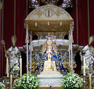 Altar de novena a la Virgen de los Reyes / JOSÉ JAVIER COMAS RODRÍGUEZ